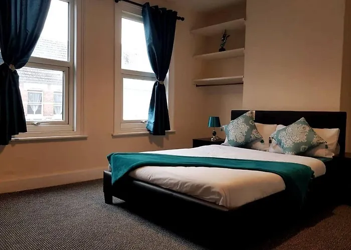 Central Reading 4 Bedrooms W Parking