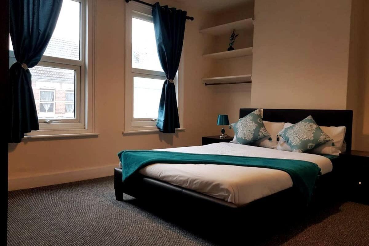 Central 4 Bedrooms W Parking Reading