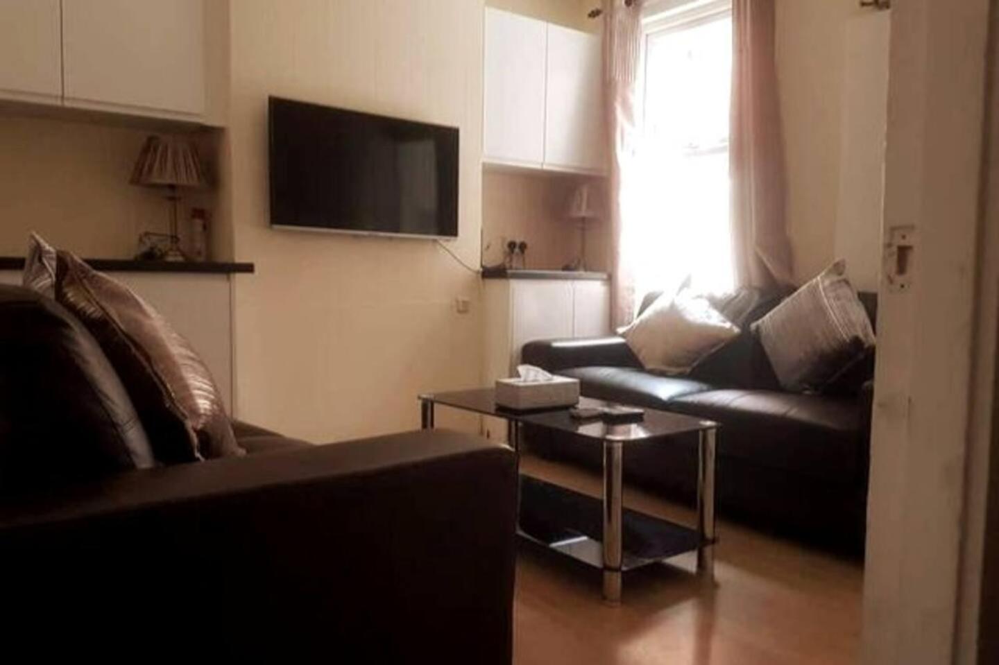 Central 4 Bedrooms W Parking Holiday home *