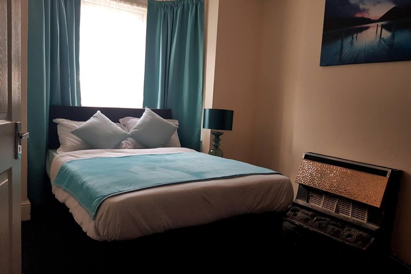 Central 4 Bedrooms W Parking Holiday home *