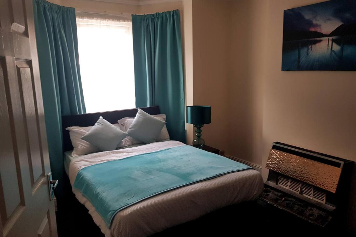 Holiday home Central 4 Bedrooms W Parking